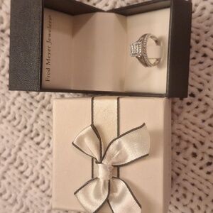 BEAUTIFUL 10K WHITE GOLD SQUARE DIAMOND CLUSTER ENGAGEMENT RING